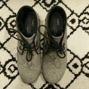 Toms gold sparkle wedges